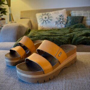 REEF PLATFORM SANDALS SIZE 7.5